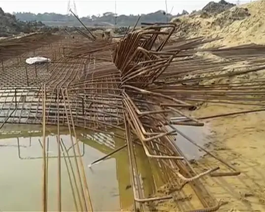 ପାରାଦୀପ ଟିକରପଙ୍ଗାରେ ଅଘଟଣ : ଭୁଶୁଡିପଡିଲା ନିର୍ମାଣଧିନ ବ୍ରିଜ