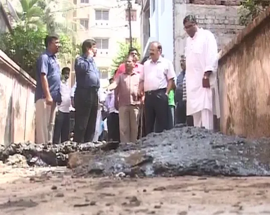 କଟକରେ କାୟା ବିସ୍ତାର କରୁଛି ଜଣ୍ଡିସ ! ଆକ୍ରାନ୍ତ ଅଂଚଳ ବୁଲି ଦେଖିଲେ ଜିଲ୍ଲାପାଳ