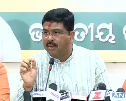 କେନ୍ଦ୍ରମନ୍ତ୍ରୀ ବନାମ ମୁଖ୍ୟମନ୍ତ୍ରୀ ! ରାଜନୀତିର ପଶାପାଲିରେ ପାରାଦୀପ ତୈଳ ବିଶୋଧନାଗାର