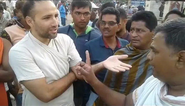 ପୁରୀ : ଶ୍ରୀମନ୍ଦିରକୁ ପ୍ରବେଶ ବେଳେ ଧରା ପଡ଼ିଲେ ବିଦେଶୀ