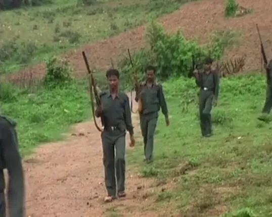 ନାରାୟଣପାଟଣା ପୋଡାପଦର ମଂକିଡ ଗାଁରେ ମାଓବାଦୀଙ୍କ ଲଙ୍କାକାଣ୍ଡ : ପୋଡିଲେ ଜେସିବି ଓ ରନର ମେସିନ