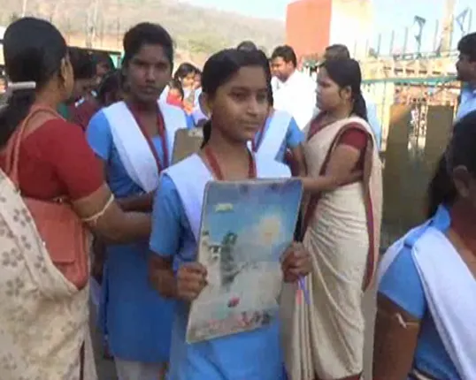 ସରିଲା ମାଟ୍ରିକ୍ ପରୀକ୍ଷାର ପ୍ରଥମ ଦିନ : ମାତୃଭାଷାରେ ପରୀକ୍ଷା ଦେଲେ ୬ଲକ୍ଷରୁ ଅଧିକ ପରୀକ୍ଷାର୍ଥୀ