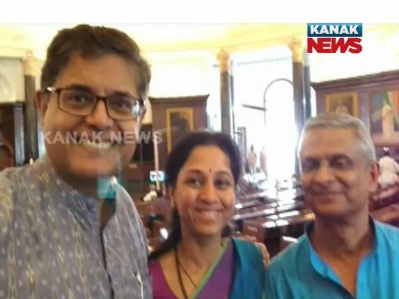 ଗୋଟିଏ ଗୋଲାପ ଦୁଇଟି କଂଟା : ସେଂଟ୍ରାଲ ହଲରେ ତଥାଗତଙ୍କ ସହ ବୈଜୟନ୍ତଙ୍କ ସେଲଫି