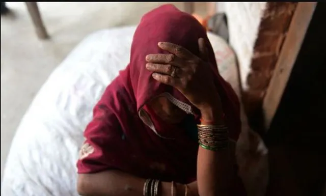 ଜୀବନସାଥୀ ପାଲଟିଲା ଦୁଷ୍କର୍ମକାରୀ ! ନିଜ କୁନି ଝିଅ ବେକରେ ଛୁରୀ ଲଗାଇ ବନ୍ଧୁଙ୍କ ସହ ମିଶି କଲା ଗଣଦୁଷ୍କର୍ମ