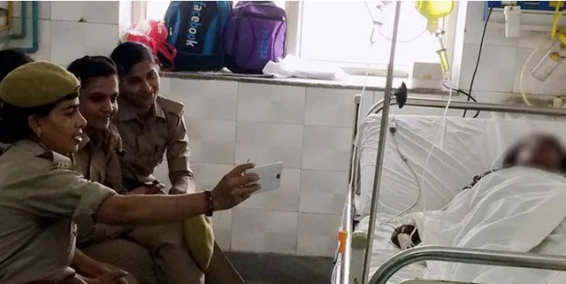 ପୀଡିତା ସାମ୍ନାରେ ସେଲ୍ଫି ନେବା ପଡିଲା ମହଙ୍ଗା ! ୩ ମହିଳା କନେଷ୍ଟବଳ ନିଲମ୍ବିତ