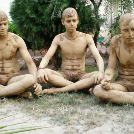 ବିଜ୍ଞାନ ଯୁଗରେ ଅନ୍ଧବିଶ୍ୱାସର ଛାପ ! ଏବେ ବି ଏହି ଡାକ୍ତରଖାନାରେ ରୋଗୀଙ୍କ ଚିକିତ୍ସା କରନ୍ତି ଭୂତ-ପ୍ରେତ