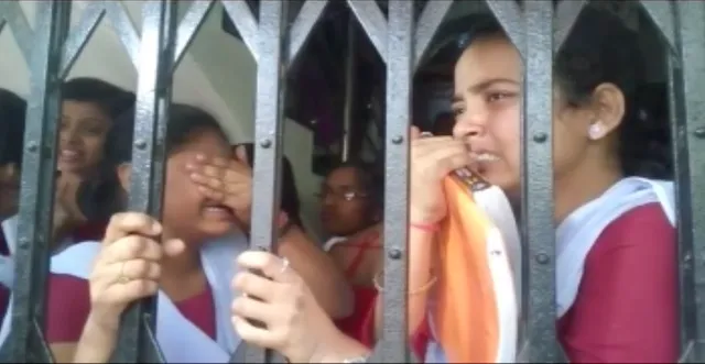 ଭୁବନେଶ୍ୱର ନୟାପଲ୍ଲୀ ସିମ୍ସରେ ଛାତ୍ରୀ ଅଶାନ୍ତି : ଆଡମିଟ କାର୍ଡ ନପାଇ ପରୀକ୍ଷାରୁ ବଂଚିତ ଜିଏନଏମ ପ୍ରଥମ ବର୍ଷ ଛାତ୍ରୀ