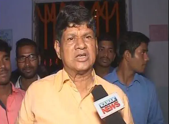 କଟକ ବଡ ଡାକ୍ତରଖାନାରେ ଯାଜପୁରର ଚାଷୀଙ୍କୁ ଭେଟିଲେ ସୌମ୍ୟରଂଜନ : କହିଲେ, ଏବେ ବି ଚେତୁନାହାଁନ୍ତି ସରକାର