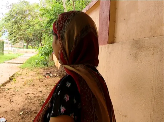 ବିଷ ପିଇଲି ମୁଁ ପୁଲିସ୍ ପାଇଁ ! ହାତ କାଟି ନର୍ସିଂ ଛାତ୍ରୀ ଲେଖିଲେ ପୁଲିସ୍ ନିଷ୍କ୍ରିୟତାର କାହାଣୀ