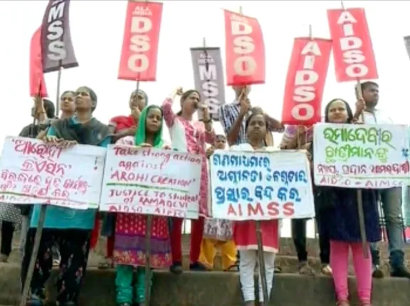 ନ୍ୟାୟ ମାଗିଲେ ରମାଦେବୀ ଛାତ୍ରୀ ! ସୋସିଆଲ ମିଡିଆରେ କିଛି ଛାତ୍ରୀଙ୍କ ଫଟୋକୁ ଅଶ୍ଲୀଳ ଭାବେ ଚିତ୍ରଣ କରିବା ନେଇ ପ୍ରତିବାଦ