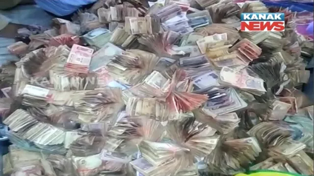 ମନ୍ଦିର ହୁଣ୍ଡିରେ ପୁଳା ପୁଳା ଅଚଳ ନୋଟ ! ରାୟଗଡା ମଝିଘରିଆଣୀ ମନ୍ଦିର ହୁଣ୍ଡି ଖୋଲାଯିବା ପରେ ଚାଲିଛି ଟଙ୍କା ଗଣା