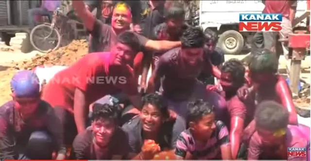 ବଲାଙ୍ଗୀରରେ ନିଆରା ହୋଲି : ଅବିର ବଦଳରେ ବିଲାତିରେ ହୋଲି ପାଳନ