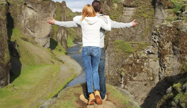 ବିବାହ କଲେ ମିଳିବ ୩ ଲକ୍ଷ ଟଙ୍କା ! ଆଇସଲାଣ୍ଡ ସରକାରଙ୍କ ଘୋଷଣା . . .