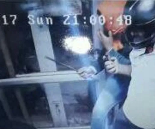 ଲୁଟେରାଙ୍କ କଳାକାରନାମା ହେଲା କ୍ୟାମେରାରେ କଏଦ ! ଦେଖନ୍ତୁ ଲୁଟର ସଂପୂର୍ଣ୍ଣ ଦୃଶ୍ୟ