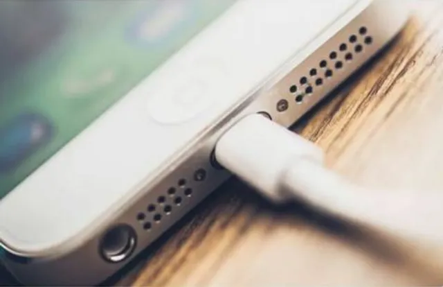 ଫୋନ ନିଶାରେ ଗଲା ଜୀବନ ! ଚାର୍ଜ କରୁଥିବା ବେଳେ କଥା ହେବା ହେଲା କାଳ