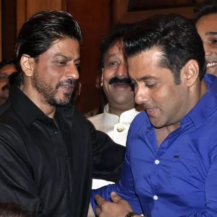 କିଙ୍ଗ୍ ଖାନଙ୍କ ଗାଡି ଧକ୍କାରେ ଯୁବକ ଗୁରୁତର ! ମାତ୍ର ଶାହରୁଖ ଯାହା କରିଥିଲେ ତାହା ସୁଲତାନଙ୍କୁ ଦେଇଥିଲା ଶିକ୍ଷା