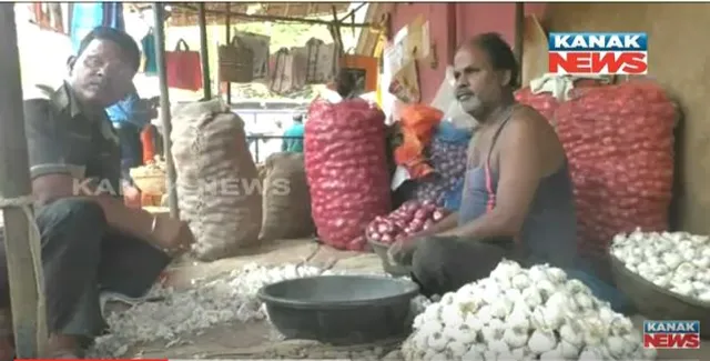 ଓଡିଶା ଚାଷୀର ବିଲରେ ସଢୁଛି ପରିବା : ମାଲାମାଲ ହେଉଛନ୍ତି ବାହାର ରାଜ୍ୟର ଚାଷୀ