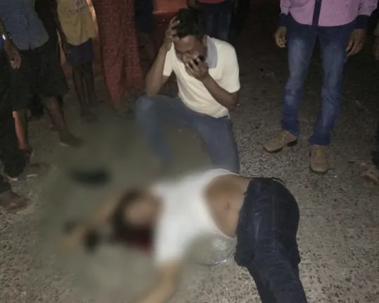 ଖୋର୍ଦ୍ଧା ଜିଲ୍ଲା ଜଙ୍କିଆରେ ବସ୍ ଧକ୍କାରେ ବାପପୁଅଙ୍କ ମୃତ୍ୟୁ : ଫାଣ୍ଡି ଜାଳିଦେଲେ ଉତ୍ୟକ୍ତ ଲୋକେ