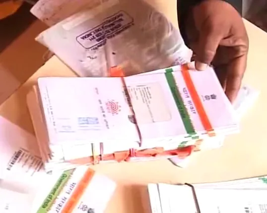 ଟିକେଟ୍ ବୁକିଂ ପାଇଁ ଆଧାରକାର୍ଡ ହେବ ବାଧ୍ୟତାମୂଳକ ! ନିଷ୍ପତି ନେଲେ ଭାରତୀୟ ରେଳବାଇ