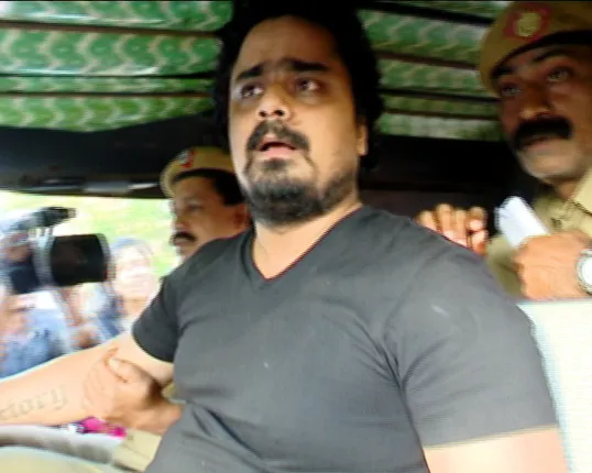 ଭୁବନେଶ୍ୱର : ପ୍ରେମିକାଙ୍କ ଅଶ୍ଳୀଳ ଫଟୋ ହ୍ୱାଟ୍ସଅପରେ ଛାଡି ଅଭିନେତା ଅନୁପମ ପଣ୍ଡା ଗିରଫ