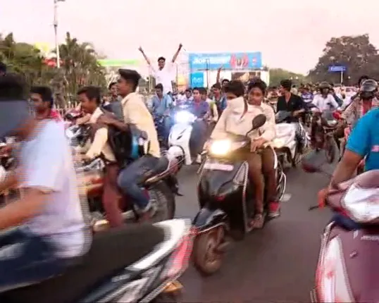 ଅନନ୍ତ ନାରାୟଣ ଜେନାଙ୍କ ବିବାଦୀୟ ସିଡି ପ୍ରସଙ୍ଗ !  ମେୟରଙ୍କ ଇସ୍ତଫା ଦାବିରେ ରାଜରାସ୍ତାକୁ ଓହ୍ଲାଇଲା ଛାତ୍ର କଂଗ୍ରେସ