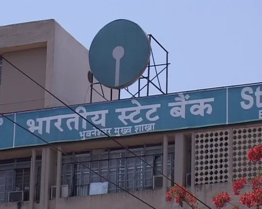 ଜମା କମିଲେ ଜରିମାନା : ଆକାଉଂଟରେ ସର୍ବନିମ୍ନ ଟଙ୍କା ଜମା ନେଇ ଏସବିଆଇ ଗାଇଡ ଲାଇନ