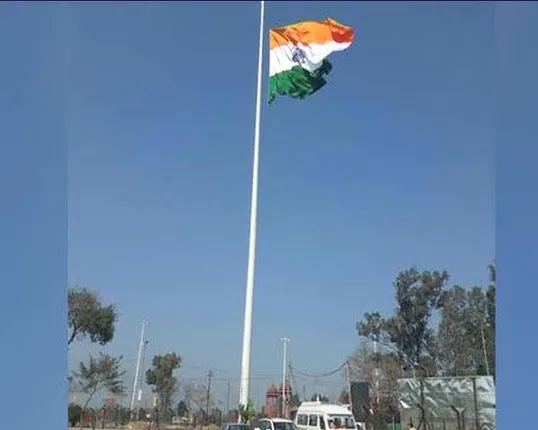 ଭାରତ-ପାକ୍ ଅଟାରୀ ବୋର୍ଡରରେ ସବୁଠୁ ଉଚ୍ଚ ତ୍ରିରଙ୍ଗା ! ୩ କୋଟି ୫୦ ଲକ୍ଷ ଟଙ୍କା ବ୍ୟୟରେ ସୀମାରେ ଉଡିଲା ୩୬୦ ଫୁଟ ଉଚ୍ଚ ପତାକା