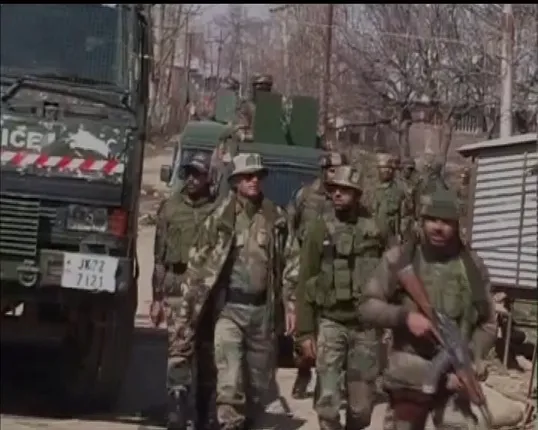 ଜମ୍ମୁ-କଶ୍ମୀର : ସୋପିଆନ ଜିଲ୍ଲାରେ ଗ୍ରାମବାସୀ ଓ ସୁରକ୍ଷାକର୍ମୀ ମୁହାଁମୁହିଁ