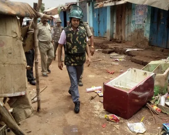 ପୁରୀ : ଡେଲାଙ୍ଗରେ ସାଂପ୍ରଦାୟିକ ହିଂସା, ଉଭୟ ଗୋଷ୍ଠୀ ପକ୍ଷରୁ ଘନ ଘନ ବୋମାମାଡ ଓ ବ୍ୟାପକ ଭଙ୍ଗାରୁଜା