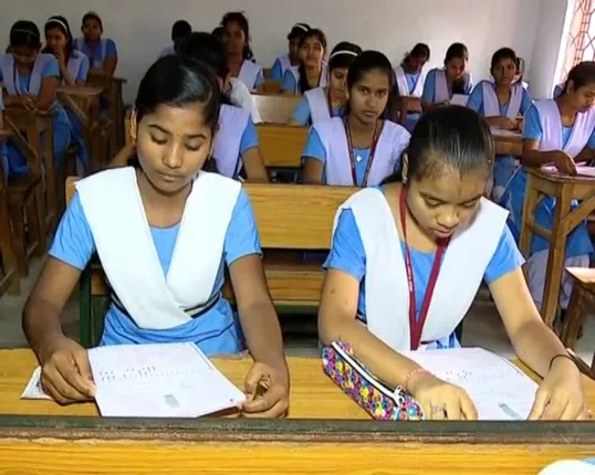 ଆଜି ସରୁଛି ମାଟ୍ରିକ ପରୀକ୍ଷା : ଶେଷ ଦିନରେ ଇତିହାସ ଓ ଭୂଗୋଳରେ ପରୀକ୍ଷା ଦେଉଛନ୍ତି ପରୀକ୍ଷାର୍ଥୀ