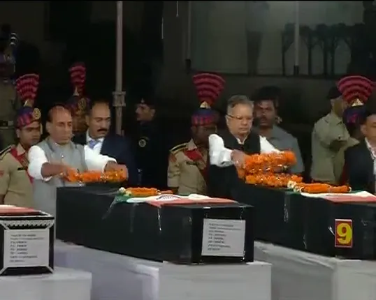 ସୁକମା ନକ୍ସଲ ଆକ୍ରମଣ ଘଟଣା : ସହିଦ ପରିବାରଙ୍କୁ କୋଟିଏ ଟଙ୍କାର ସହାୟତା ଘୋଷଣା କଲେ କେନ୍ଦ୍ର ଗୃହମନ୍ତ୍ରୀ ରାଜନାଥ ସିଂ