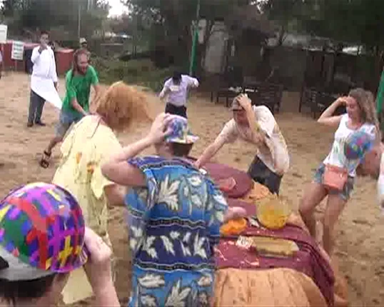 କୋଣାର୍କର ଇକୋ ଭିଲେଜ ଲୋଟସ ରିସର୍ଟ ପରିସରରେ ନିଆରା ଢଙ୍ଗରେ ଉତ୍ସବ ପାଳନ କଲେ ବିଦେଶୀ ପର୍ଯ୍ୟଟକ !