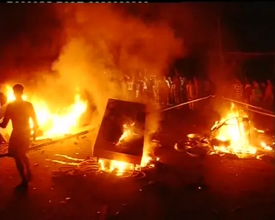 ହୋଲି ରାତିରେ ପୁରୀରେ ଅସନ୍ତୋଷର ନିଆଁ ! ବାରମ୍ବାର ଗୁଣ୍ଡାରାଜ ଅଭିଯୋଗ ପରେ ପୁଲିସର ନିଷ୍କ୍ରିୟତା ପ୍ରତିବାଦରେ ଭଙ୍ଗାରୁଜା ପୋଡାଜଳା