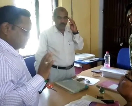 ଗଣିତ ବଦଳରେ ମିଳିଲା କେମିଷ୍ଟ୍ରି ପ୍ରଶ୍ନପତ୍ର ! ବ୍ରହ୍ମଗିରି ଗଡରୋଡଙ୍ଗ ବିଜେବି କଲେଜରେ ପ୍ଲସ ୨ ପରୀକ୍ଷା ବିଭ୍ରାଟ