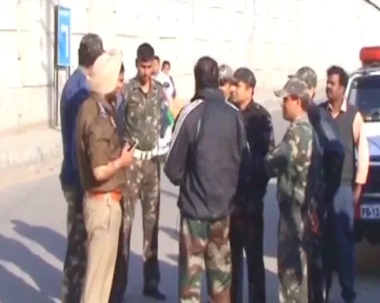 ପଠାନକୋଟରେ ହାଇଆଲର୍ଟ ! ବାୟୁସେନା ଘାଟି ଓ ମାମୁନ କ୍ୟାଂଟନମେଂଟ୍ ଅଂଚଳରେ କଡା ସୁରକ୍ଷା ବ୍ୟବସ୍ଥା