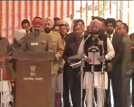 ୧୦ବର୍ଷ ପରେ ପଂଜାବରେ ସରକାର ଗଠନ କଲା କଂଗ୍ରେସ :୨୬ତମ ମୁଖ୍ୟମନ୍ତ୍ରୀ ଭାବେ ଶପଥ ନେଲେ ଅମରିନ୍ଦର ସିଂହ