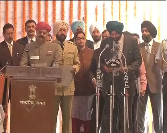 ପଂଜାବ ରାଜଭବନରେ ଆୟୋଜିତ ଶପଥ ଗ୍ରହଣ ସମାରୋହ : ନବଜୋତ୍ ସିଂହ ସିଦ୍ଧୁଙ୍କୁ ମିଳିଲା କ୍ୟାବିନେଟ ମନ୍ତ୍ରୀ ପଦ