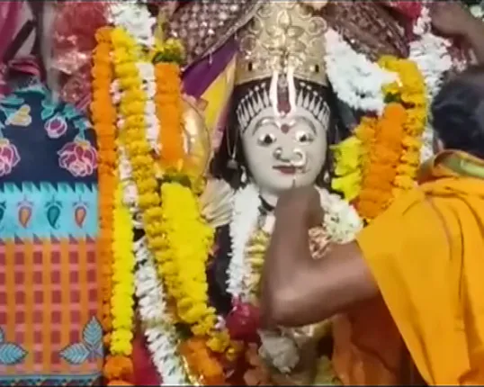 ଚୈତ୍ର ମଙ୍ଗଳବାରରେ କାକଟପୁର ମା’ ମଙ୍ଗଳା ମନ୍ଦିରରେ ଗହଳ ଚହଳ ! ବ୍ରତଧାରୀଙ୍କ ପନ୍ଥେଇ ପୂଜା