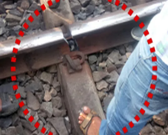 ବାଲେଶ୍ୱରର ନୀଳଗିରି ରେଳଧାରଣାରେ ଫାଟ ! ଦୁର୍ଘଟଣାରୁ ଅଳ୍ପକେ ବର୍ତ୍ତିଲା ବାଙ୍ଗିରିପୋଷି-ଭୁବନେଶ୍ୱର ଏକ୍ସପ୍ରେସ