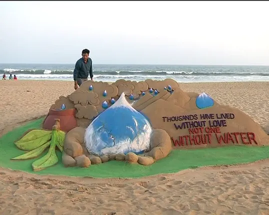 ବିଶ୍ୱ ଜଳ ଦିବସ ! ପୁରୀ ବେଳାଭୂମୀରେ ବାଲୁକା ଶିଳ୍ପୀ ମାନସ ସାହୁଙ୍କ ସୁନ୍ଦର ବାଳୁକାକଳା