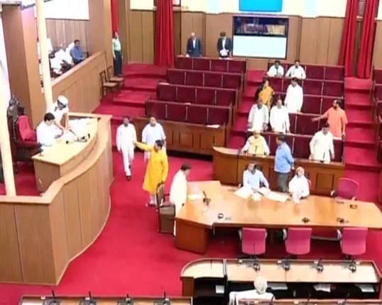 ଅଚଳ ବିଧାନସଭା ! ବିରୋଧୀଙ୍କ ହୋହଲ୍ଲାରେ ବାରମ୍ବାର ଗୃହ ମୁଲତବି