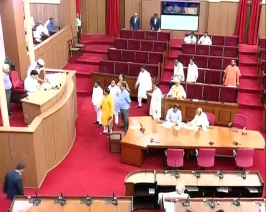 ଶସ୍ତାରେ କିଣୁଛ, ଚଢ଼ାରେ ବିକୁଛ ! ବିଜୁଳି ଦର ଉପରେ ପ୍ରଶ୍ନ ଉଠାଇଲେ ଗ୍ରାହକ, ରାଜନେତା,ଉପଭୋକ୍ତା ସଂଘ