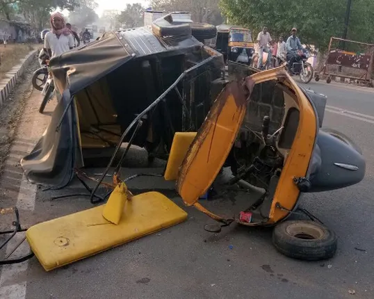 କେନ୍ଦୁଝର ହଳଦିଆ ଟାଙ୍ଗିରିରେ ମର୍ମନ୍ତୁଦ ସଡକ ଦୁର୍ଘଟଣା ! ୨ ମୃତ