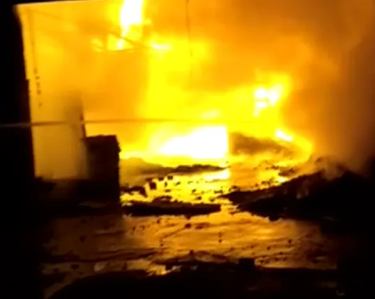 ଝାରସୁଗୁଡା : ଗୋଦାମରେ ଅଗ୍ନିକାଣ୍ଡ ଘଟି କୋଟିଏରୁ ଅଧିକ ଟଙ୍କାର ସମ୍ପତି ନଷ୍ଟ