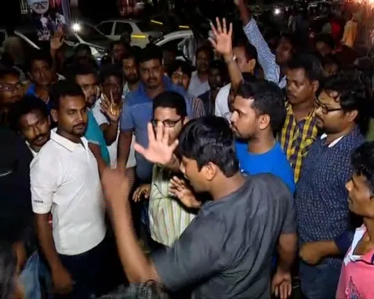 ଓଲା ଏବଂ ଉବେର କମ୍ପାନୀଙ୍କର ମନମୁଖୀ କାର୍ଯ୍ୟ ପାଇଁ କର୍ମଚାରୀଙ୍କ ବିକ୍ଷୋଭ ! ଅନିଦ୍ଦିଷ୍ଟ କାଳପାଇଁ ଆନ୍ଦୋଳନକୁ ଓହ୍ଲାଇବାକୁ ଚେତାବନି