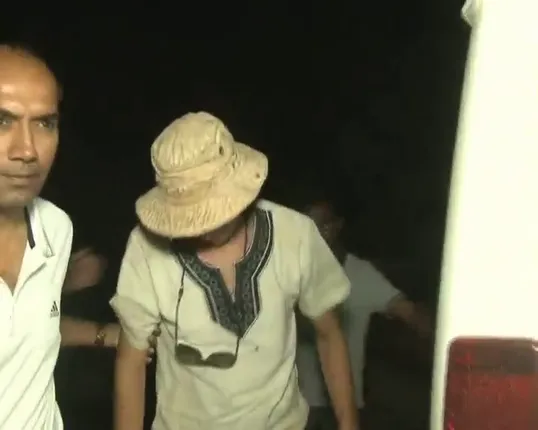 ମାଓ କବଳରୁ ମୁକୁଳି ଥିବା ବିଦେଶୀ ନାଗରିକଙ୍କୁ ଜେରା : ଜନଙ୍କୁ ସୁକମା ଜିଲ୍ଲାପାଳ ଓ ଏସପିଙ୍କ ପଚରାଉଚରା