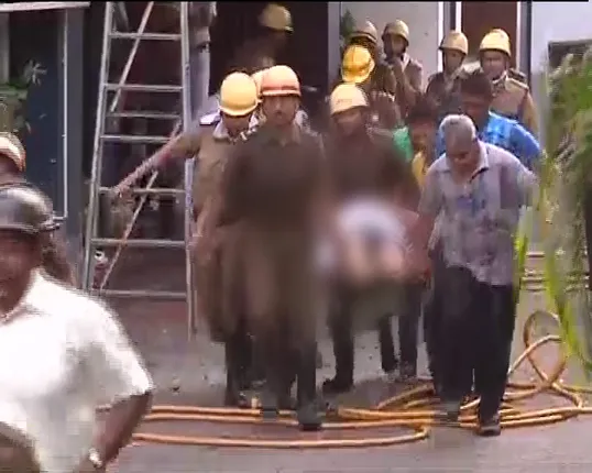 କୋଲକାତାର ହୋଟେଲରେ ଭୟାବହ ଅଗ୍ନିକାଣ୍ଡ ! ଦୁଇ ମୃତ, ଲକ୍ଷ ଲକ୍ଷ ଟଙ୍କାର ସମ୍ପତି ନଷ୍ଟ