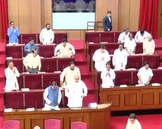 ବିଧାନସଭାରେ ପାତ୍ରପୁର ଗଣଦୁଷ୍କର୍ମ ତାତି ! ମୁଖ୍ୟମନ୍ତ୍ରୀଙ୍କ ବିବୃତି ଦାବି କରି କଂଗ୍ରେସ ଓ ବିଜେପିର ହଟ୍ଟଗୋଳ