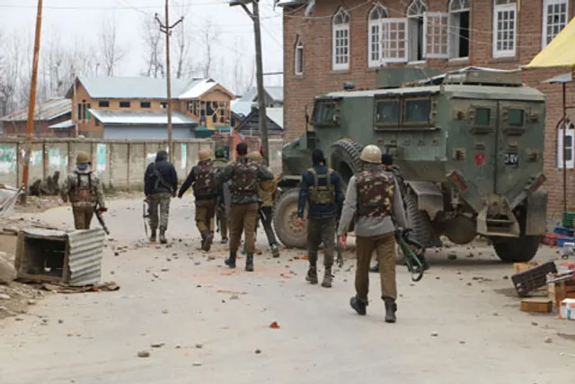 ଜମ୍ମୁ-କଶ୍ମୀର ପୁଲୱାମାରେ ସେନା-ଆତଙ୍କବାଦୀ ମୁହାଁମୁହିଁ ! ଜଣେ ଯବାନ ସହିଦ, ୩ ଗୁରୁତର