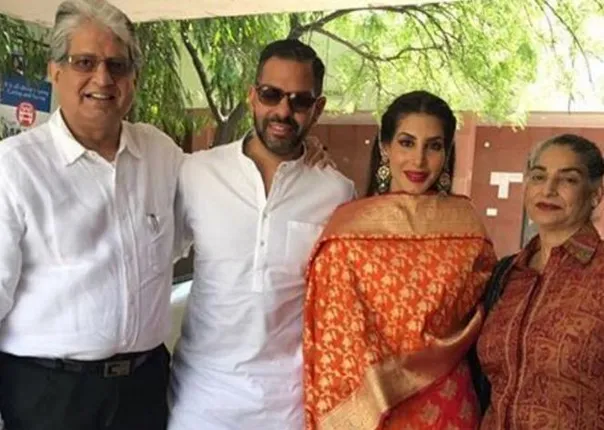 ବିବାହ ବନ୍ଧନରେ ବାନ୍ଧିହେଲେ ବଲିଉଡ ଅଭିନେତ୍ରୀ କରିଶ୍ମା କପୁରଙ୍କ ପୂର୍ବତନ ସ୍ୱାମୀ ସଂଜୟ କପୁର !